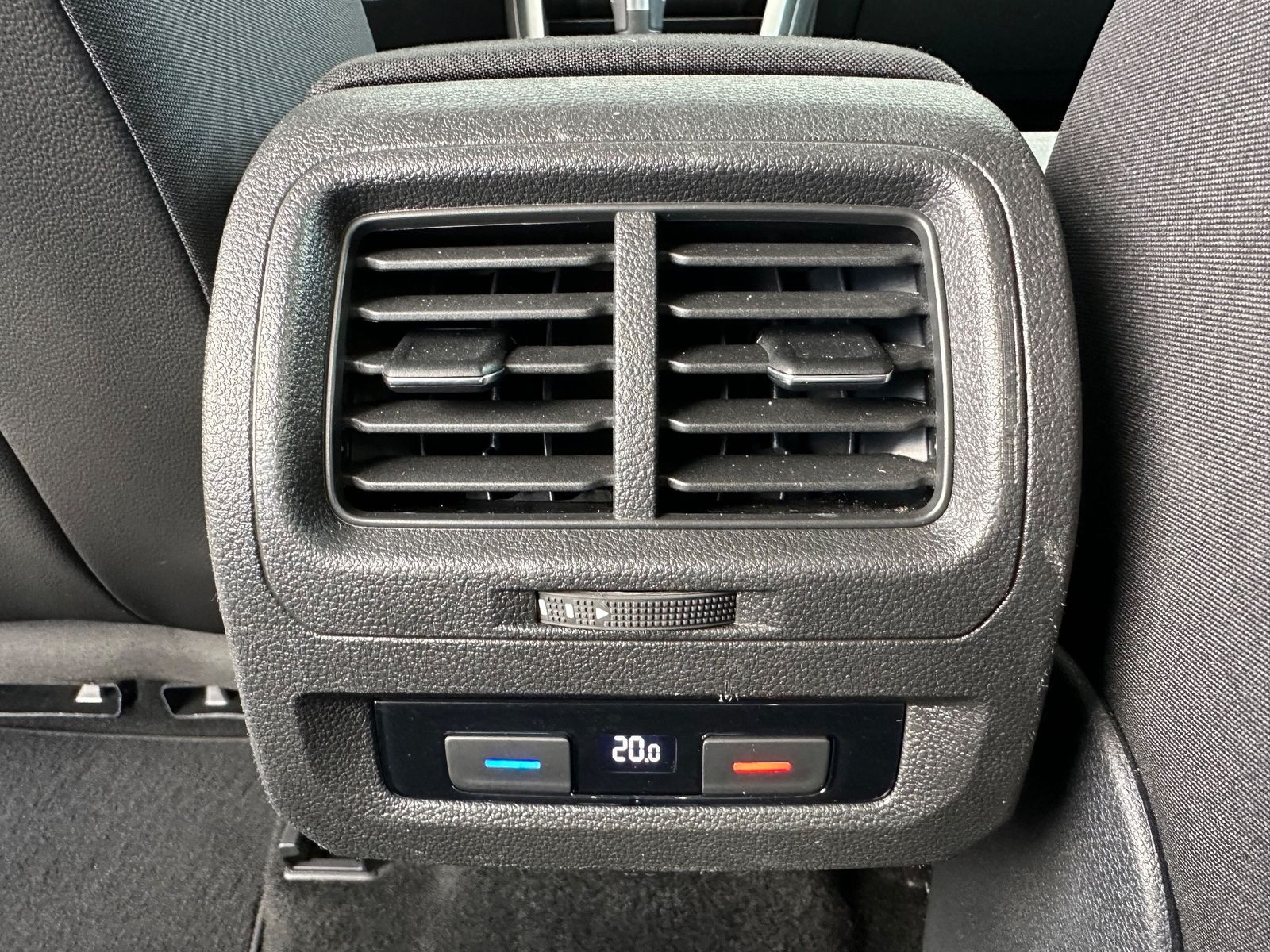 Fahrzeugabbildung Volkswagen Touran 2.0 TDI DSG Highline NAV+LED+ACC+AHK+SHZ