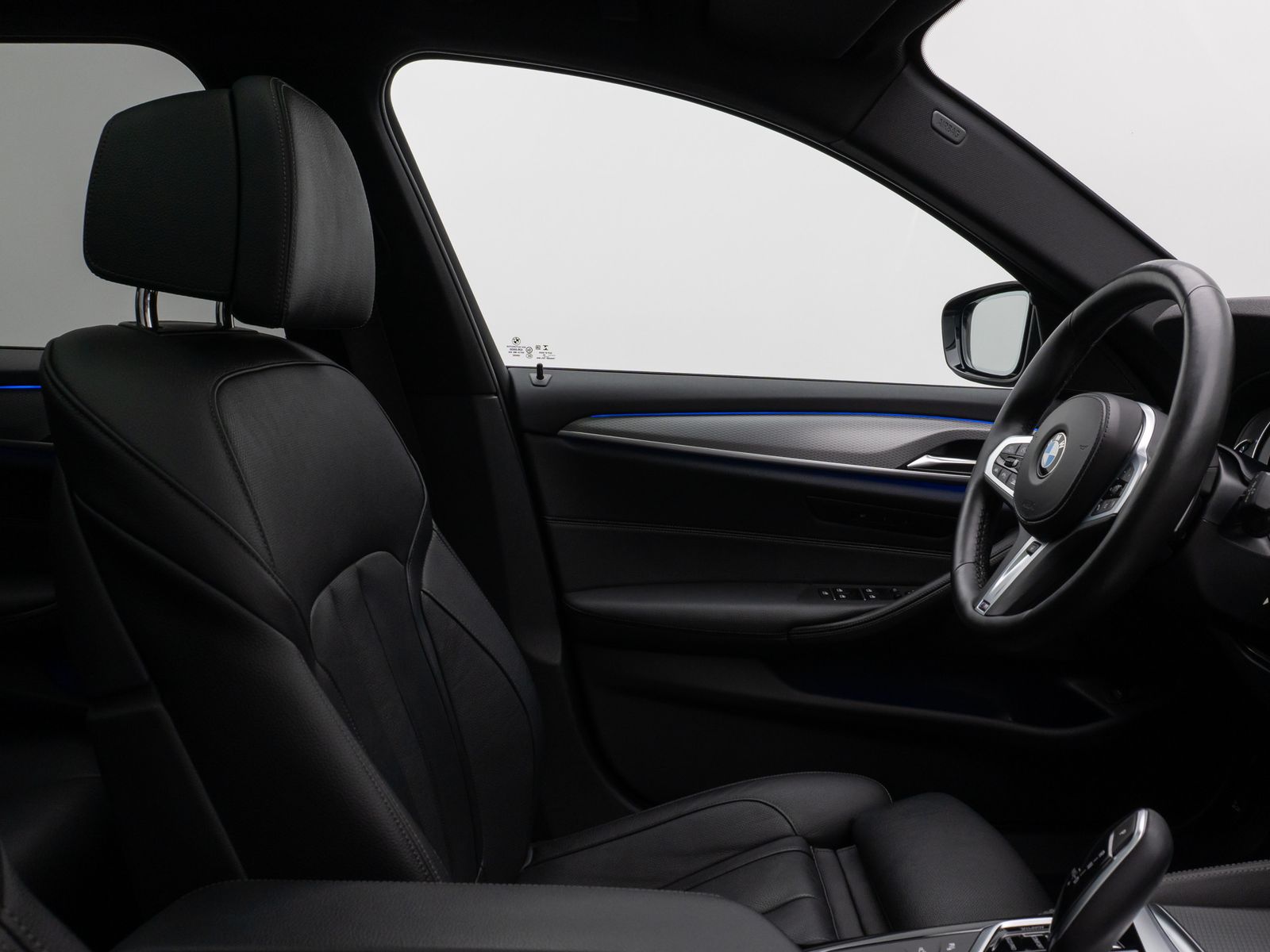 Fahrzeugabbildung BMW 520d M Sport Panorama 360° HUD HiFi AHK Komfort