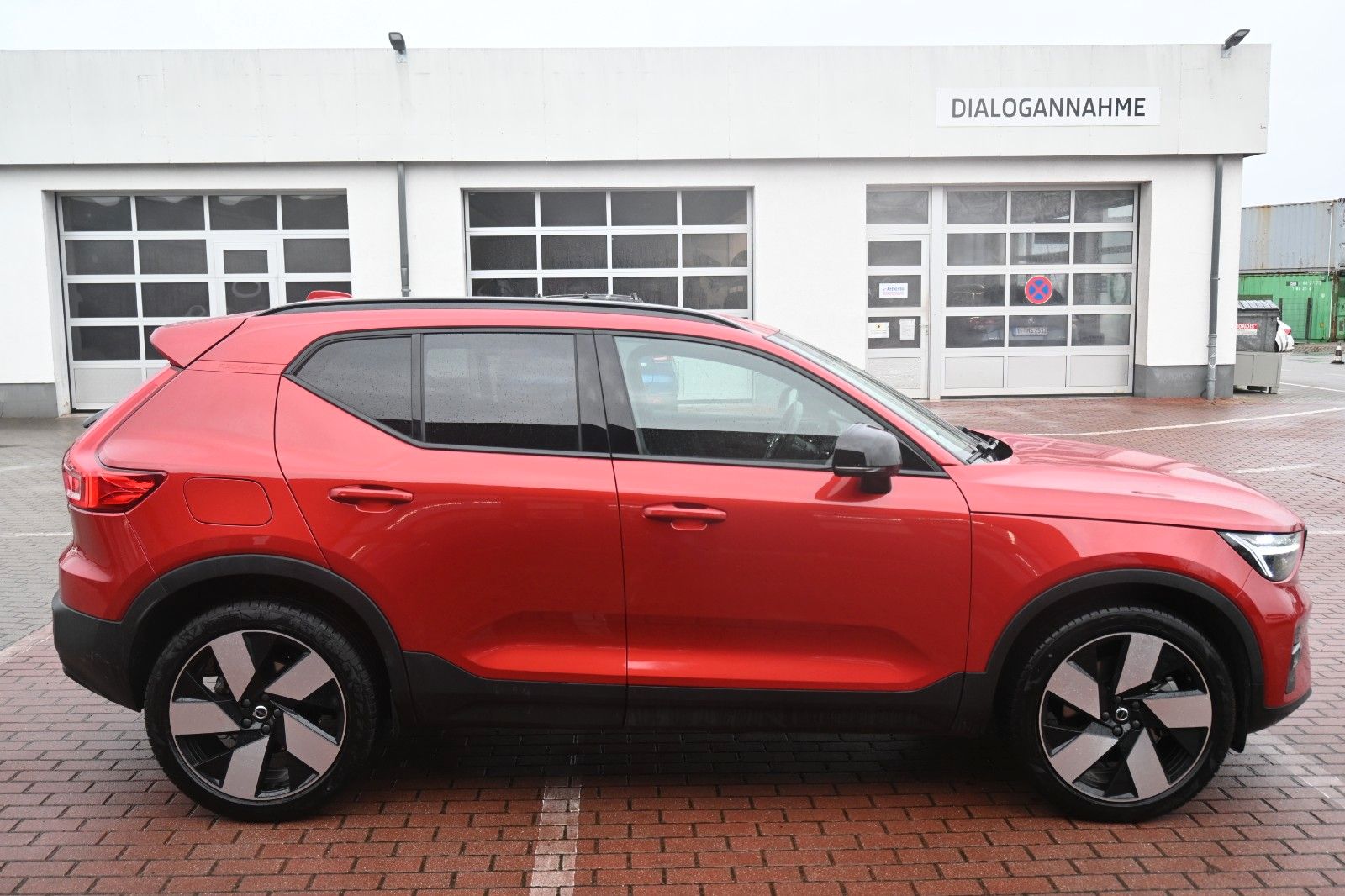 Fahrzeugabbildung Volvo XC40 T5 Recharge Plus Dark*FSHZG*RFK*BLIS*ACC