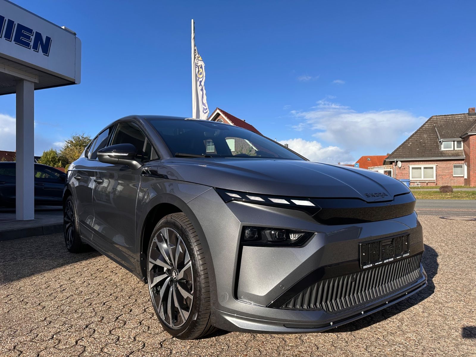 Fahrzeugabbildung SKODA Enyaq Coupé 85 Sportline Pano/Matrix/ACC/APP/21"