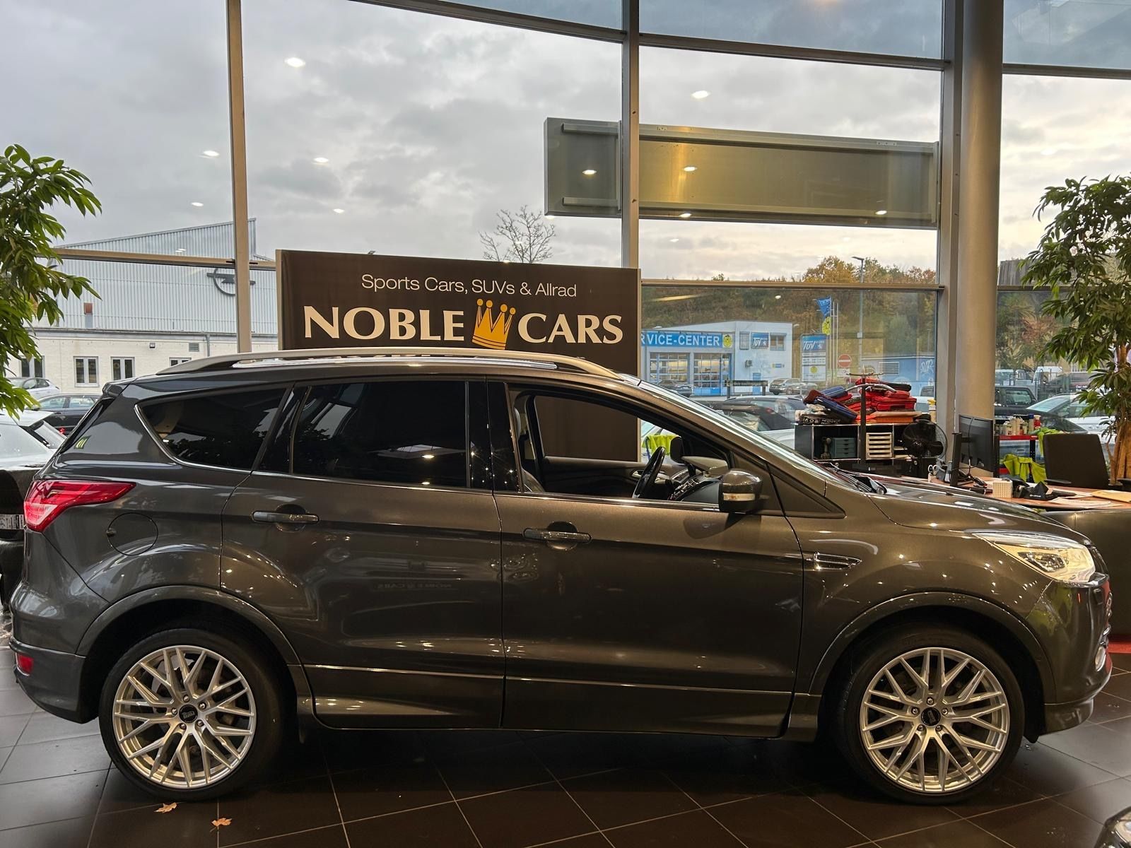 Fahrzeugabbildung Ford Kuga Individual 4x4 PANO AHK NAVI