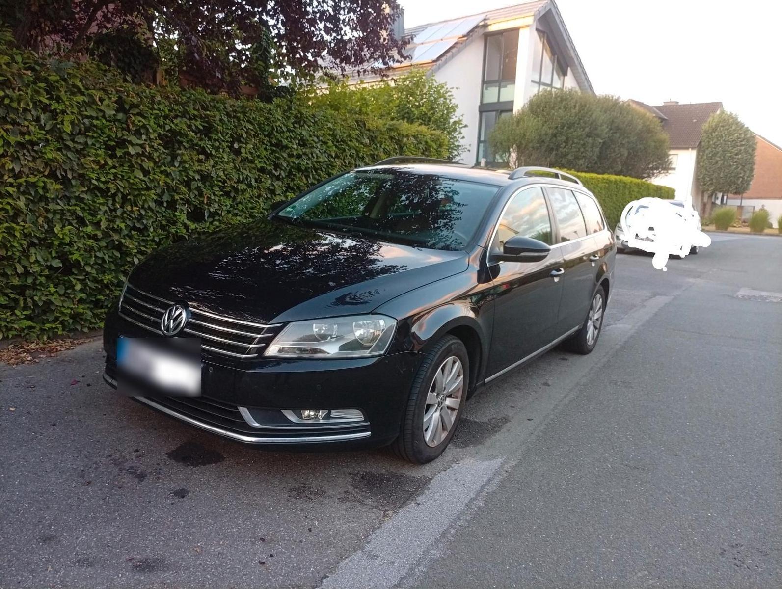 Volkswagen Passat 2011 — interior