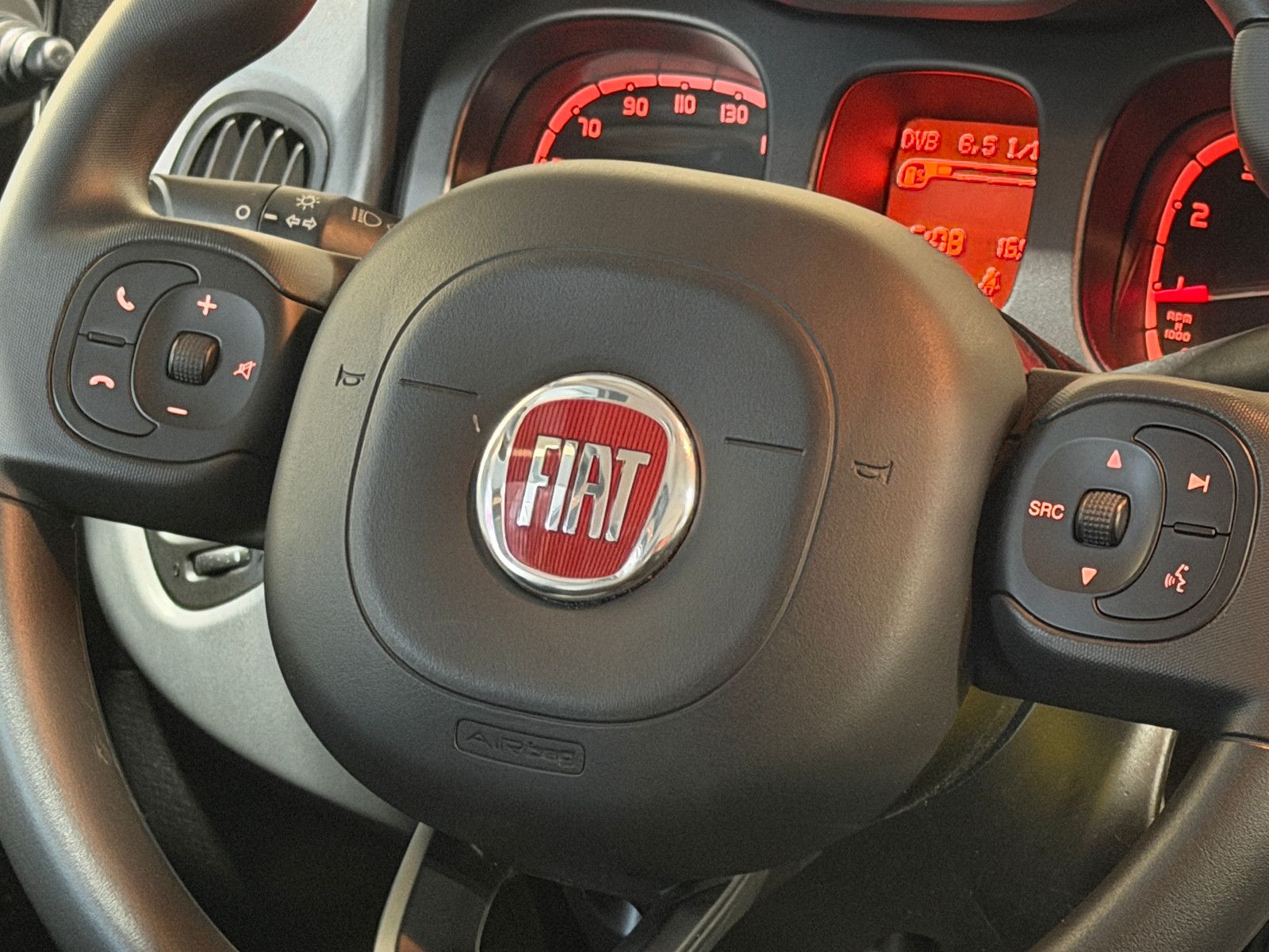 Fahrzeugabbildung Fiat Panda /KLIMA/4-TÜRER/DAB/ALLWETTER/1-HAND