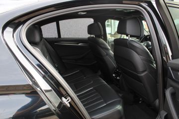 Fahrzeugabbildung BMW 520 d Lim. M Sport HeadUp+Komfortsitze+GSD
