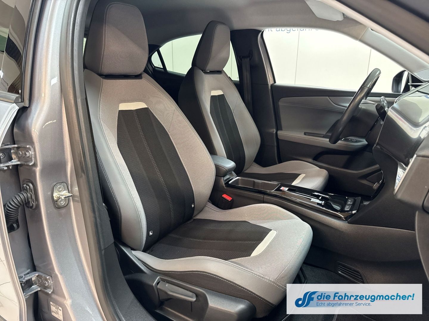 Fahrzeugabbildung Opel Mokka e Elegance Navi Digitales Cockpit LED ACC