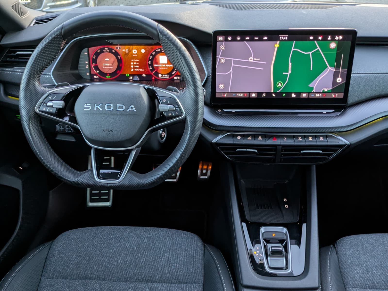 Fahrzeugabbildung SKODA Octavia 1.5 DSG Sportline PANO*MATRIX*AHK*5J.GAR