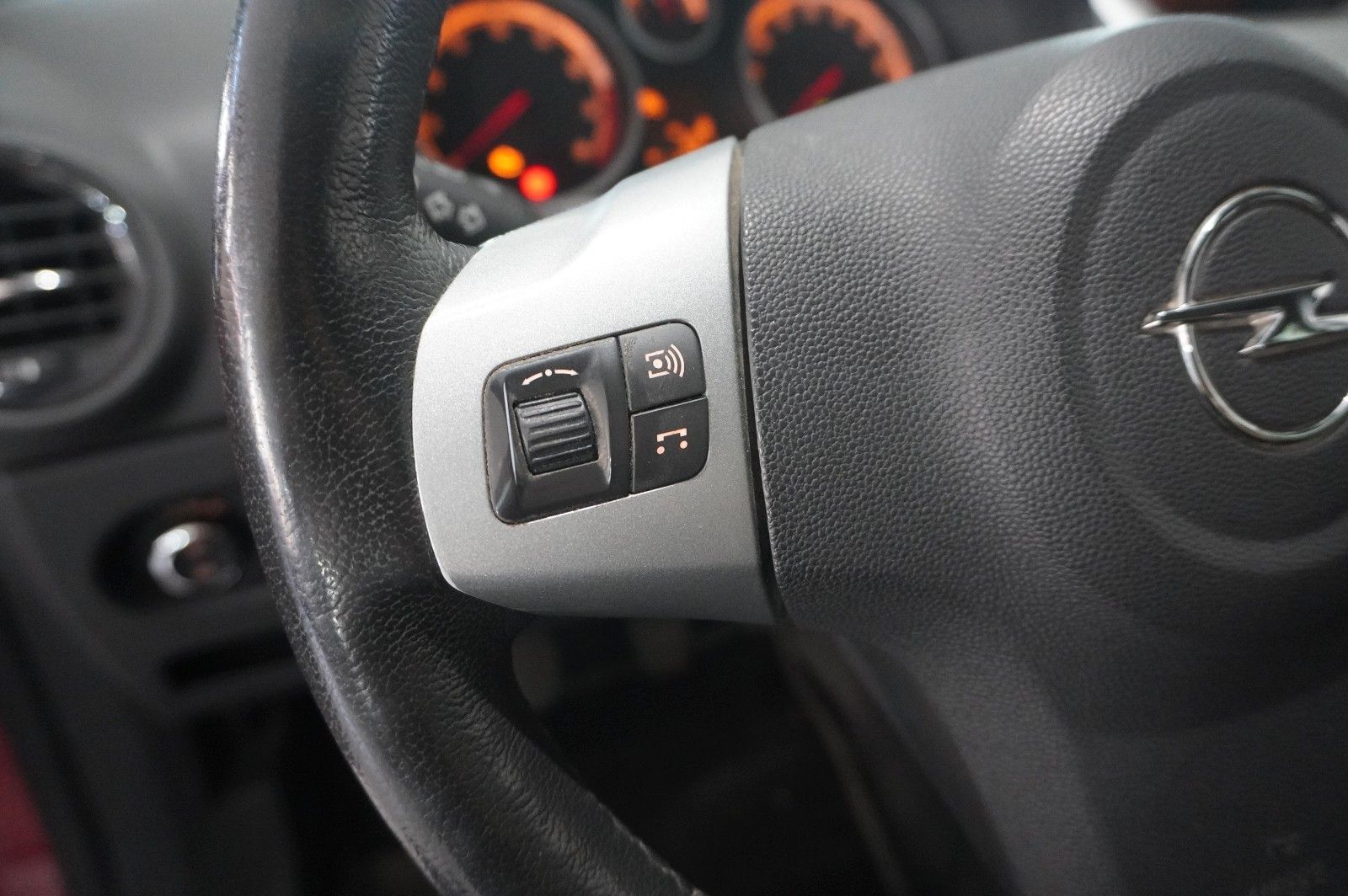 Fahrzeugabbildung Opel Corsa D 1.4 TÜR 150 JAHRE KLIMA/SHZ/TEMP./SPORT