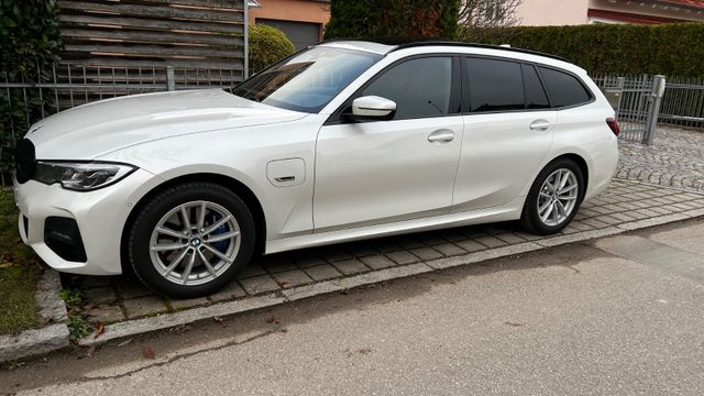 BMW 330e xDrive Touring M Sport A. M Sport