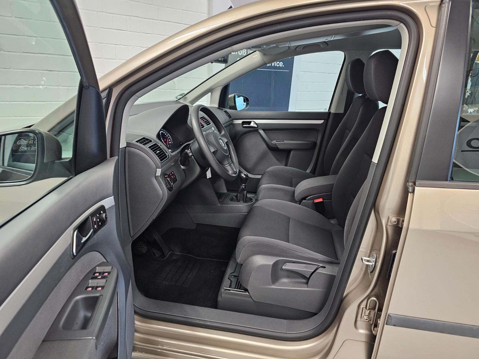Volkswagen Touran 2013 — photo 9