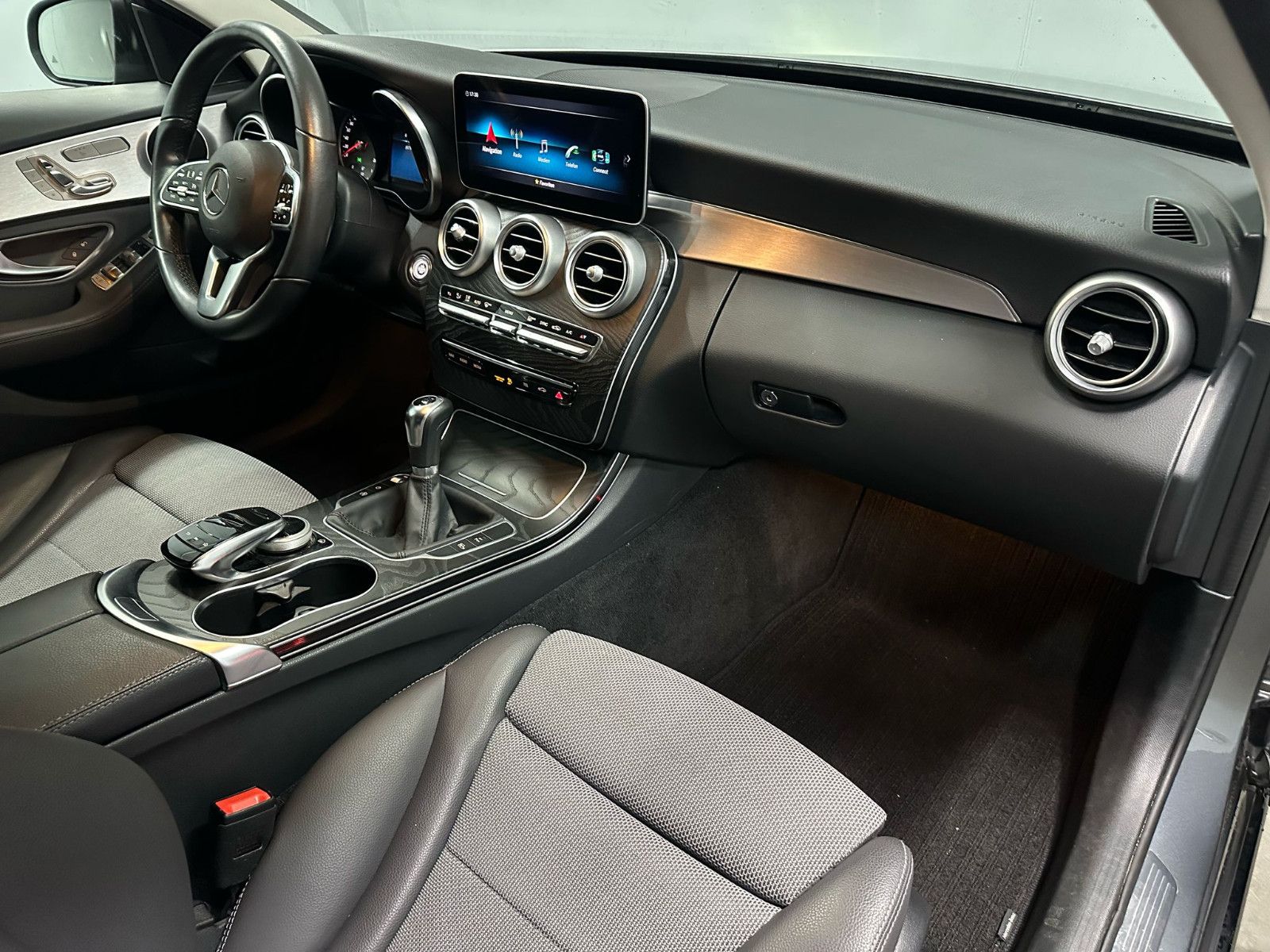 Fahrzeugabbildung Mercedes-Benz C 200  d Avantgarde*NIGHT*KAMERA*SPURH*TEMPO*NAV