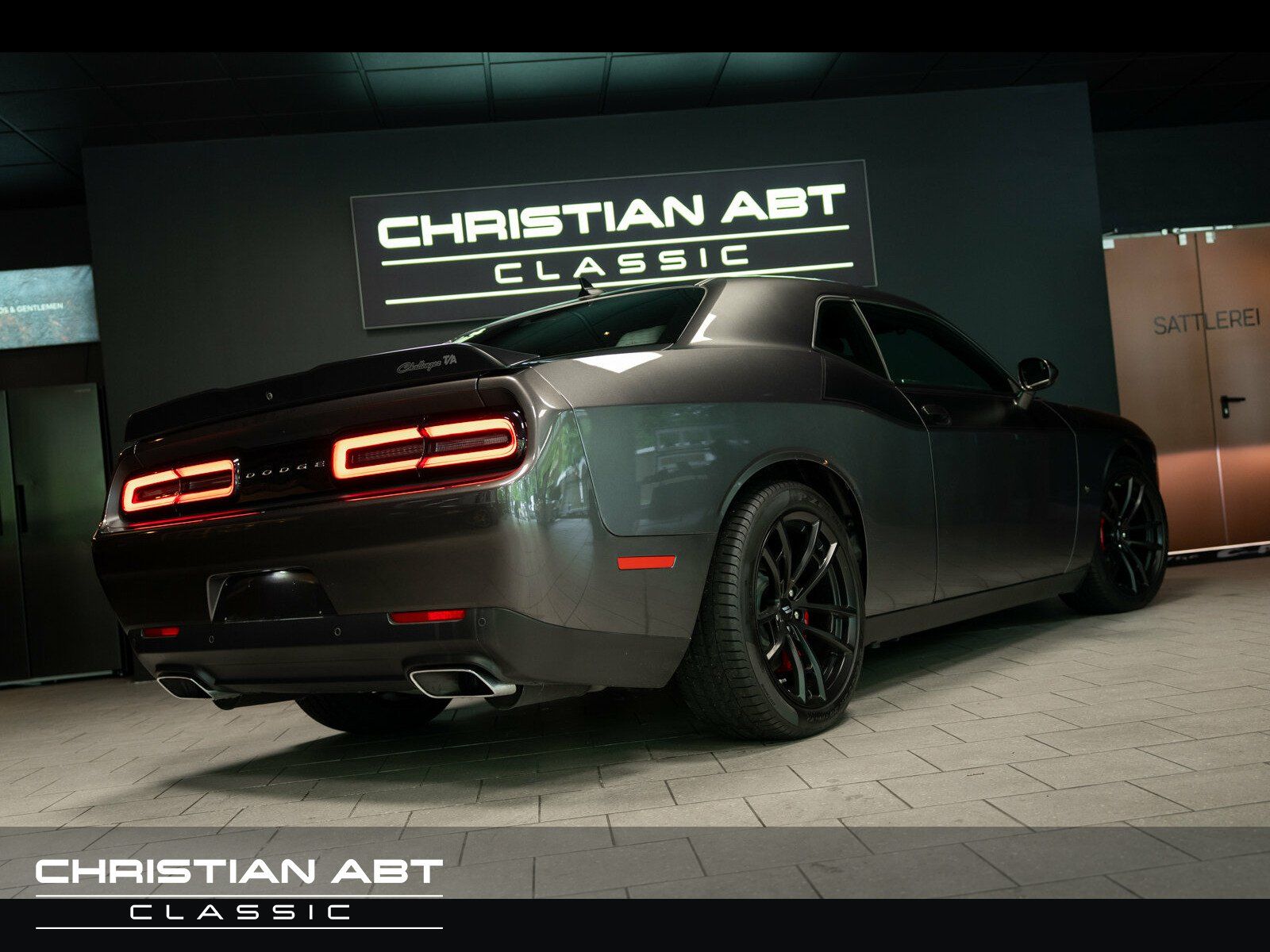 Fahrzeugabbildung Dodge Challenger R/T 5.7 V8 HEMI