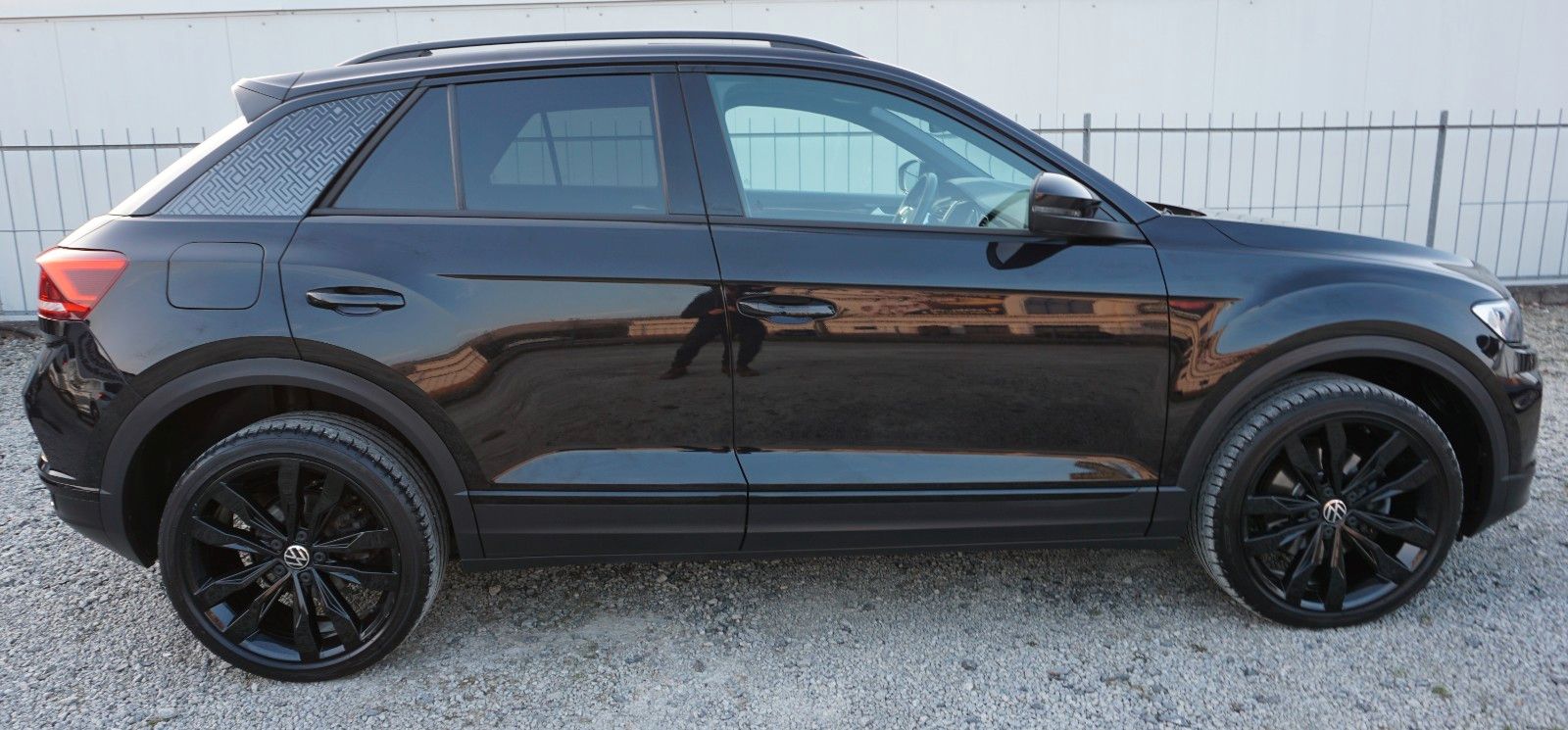 Fahrzeugabbildung Volkswagen T-Roc Sport 4Motion, Kamera, Navi, Pano, Black