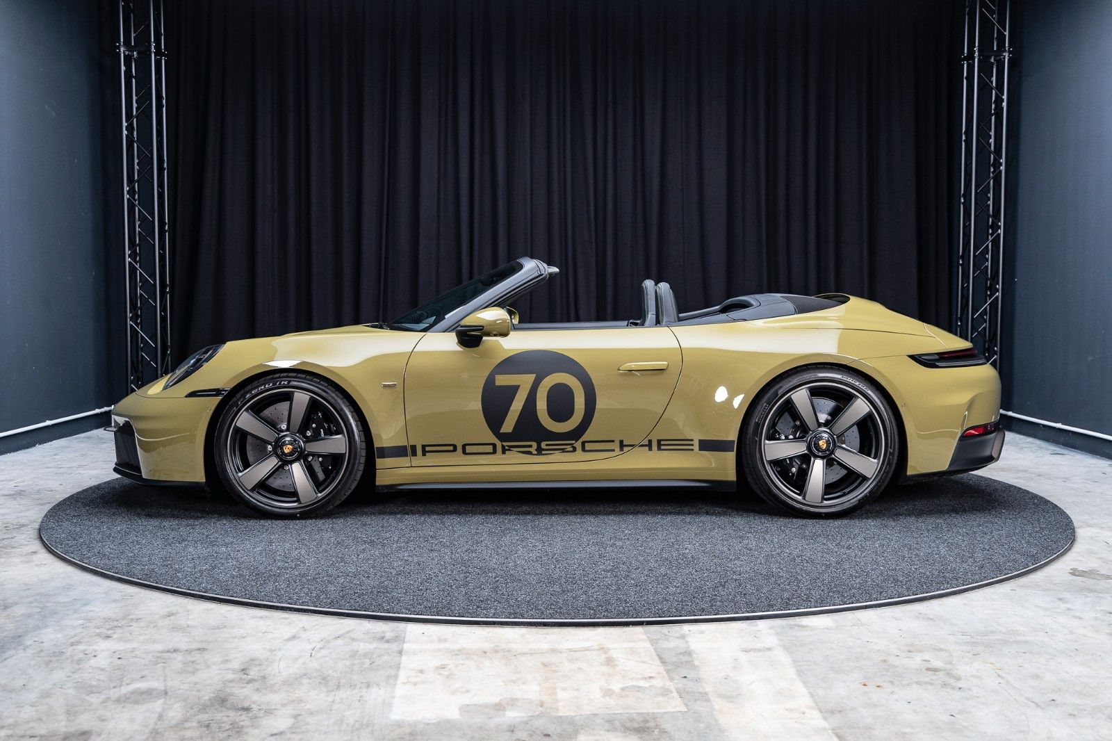 Fahrzeugabbildung Porsche 992.2 GTS Cabrio Spirit 70 + PCCB + Burmester
