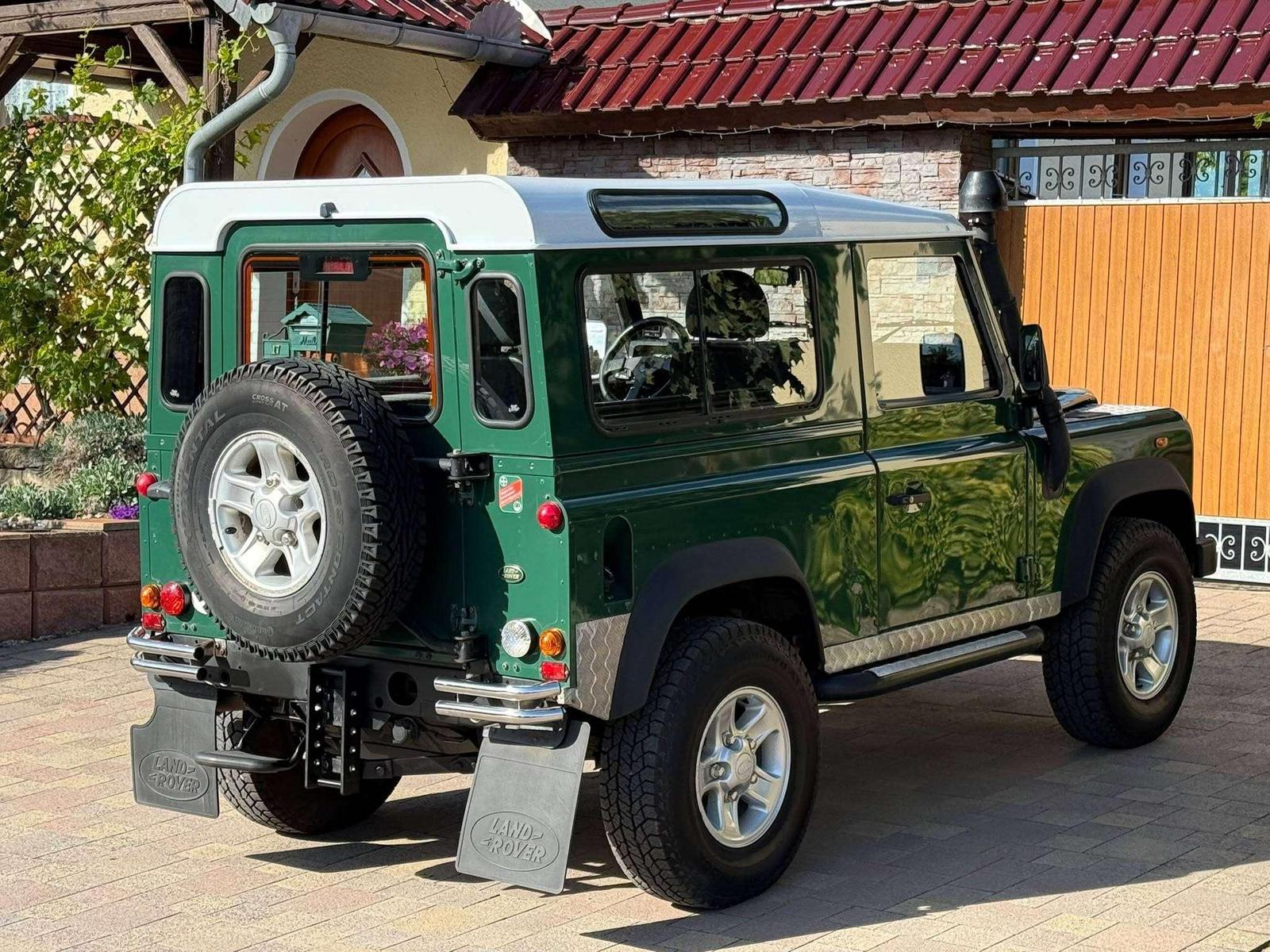 Land Rover Defender 90 E 122ch - BVM - Carnet entretien - Entretien récent - Pneus toutes saisons