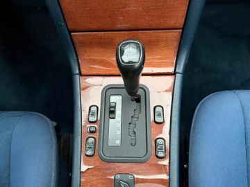 Mercedes E 320 - 6