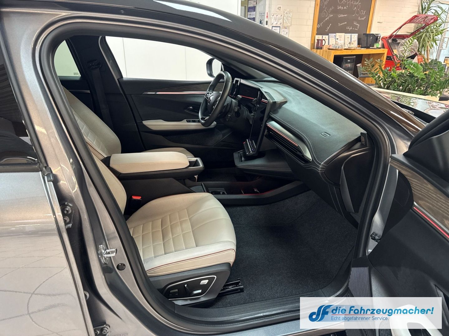 Fahrzeugabbildung Renault Megane E-Tech Electric Iconic EV60 220HP Digital