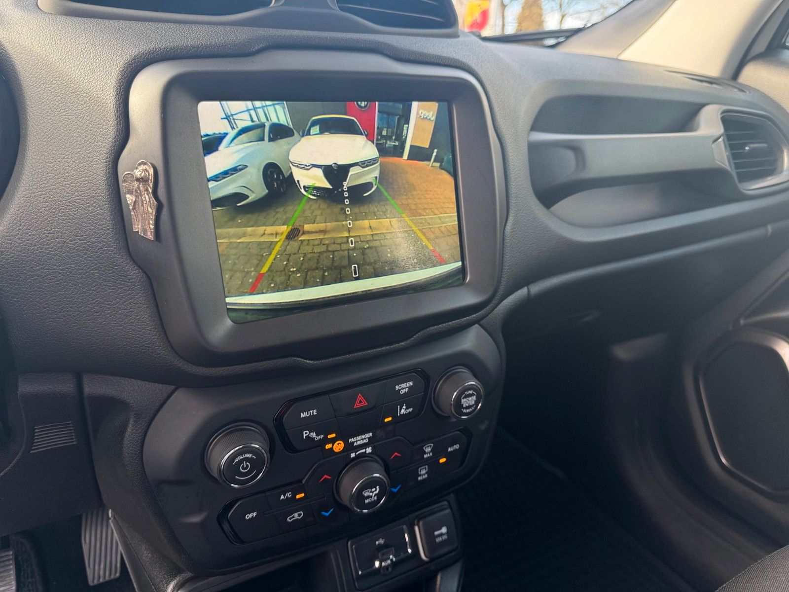 Fahrzeugabbildung Jeep Renegade Limited 120 PS Navi LED AHK Dachträger