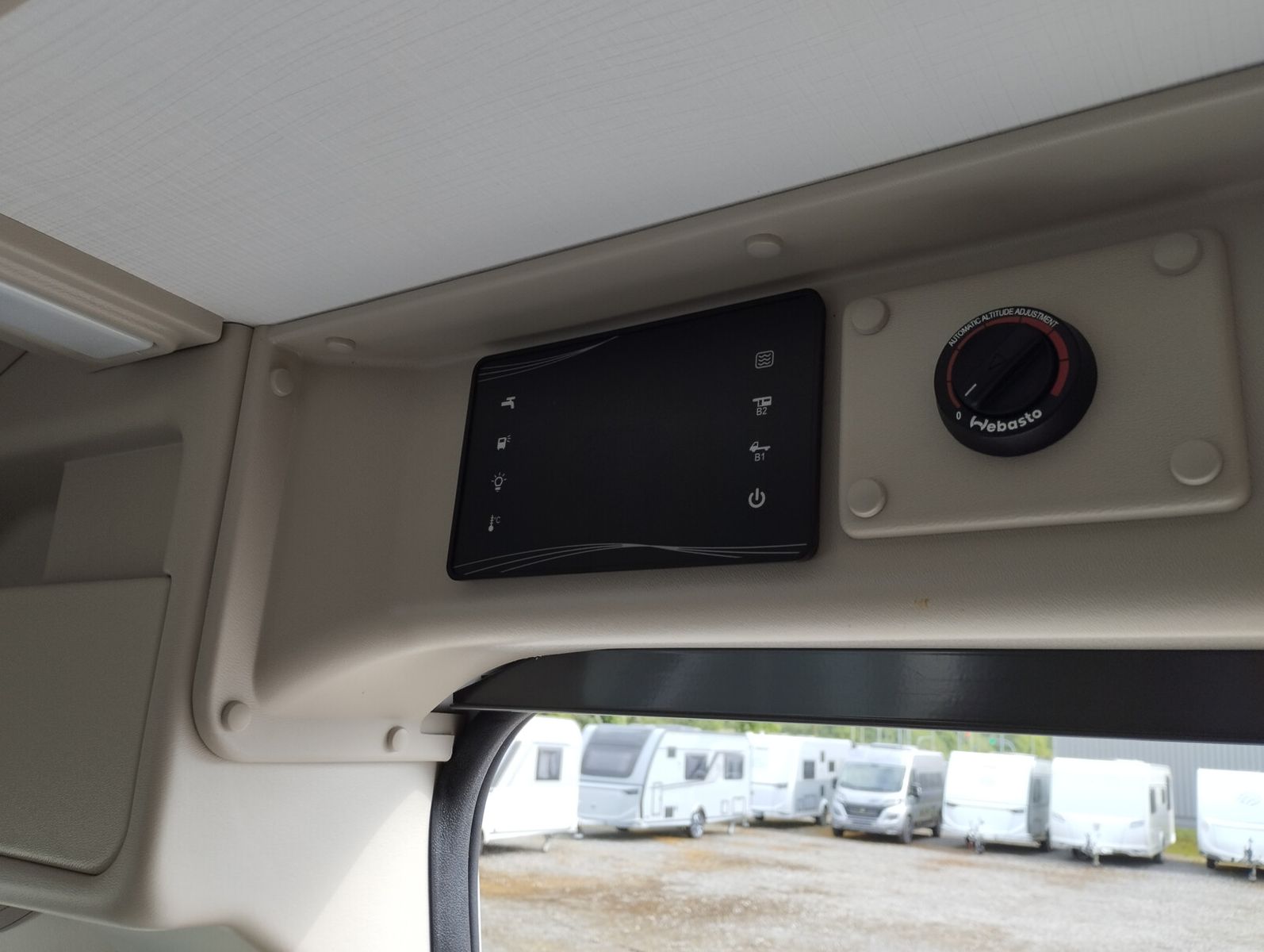 Fahrzeugabbildung Forster Vantasy 541 HB 140 PS mit Pop-Up Dach