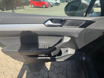 Volkswagen Passat - 12