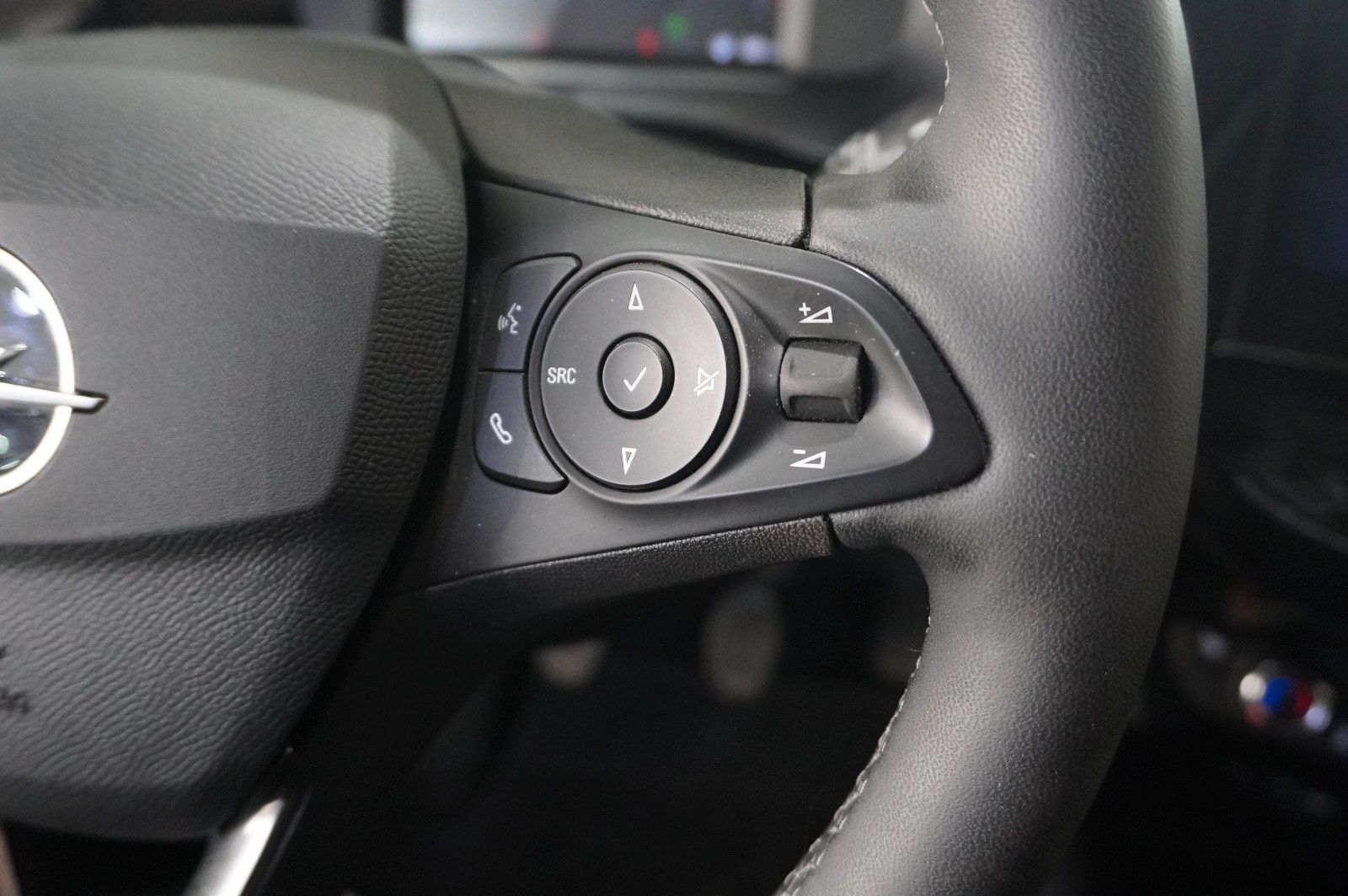 Fahrzeugabbildung Opel Corsa F 1.2 FACELIFT NAVI/LED/KAMERA/VIRT./DAB+