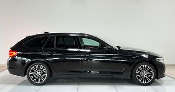 Fahrzeugabbildung BMW 520d xD Sport Line DAB Kamera NaviPro HUD Alarm