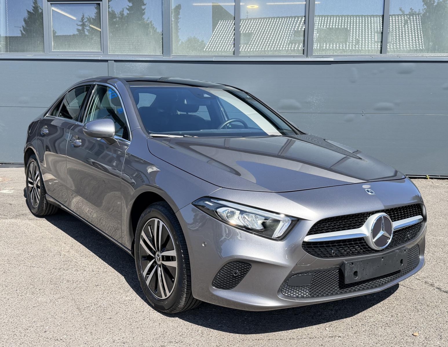 Mercedes-Benz A 250 e 8G-DCT Progressive | Pano | LED | DAB