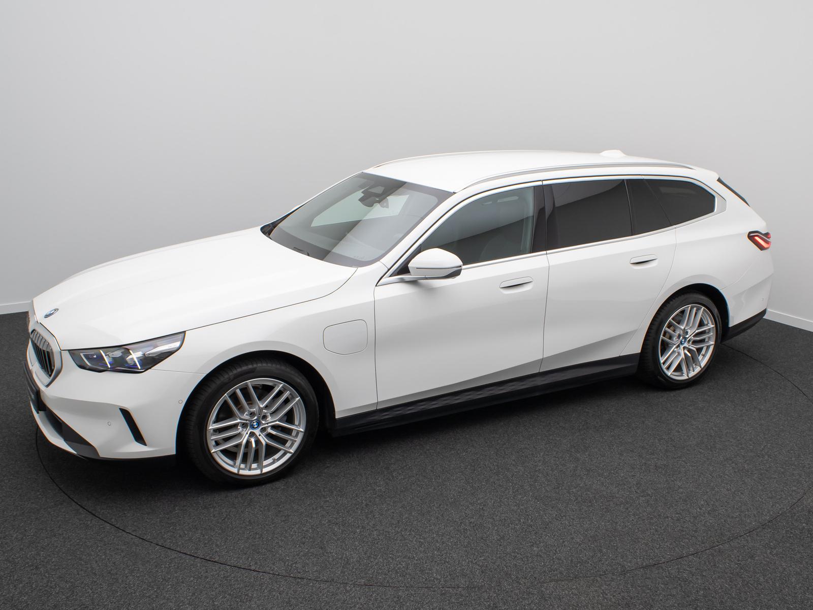 BMW 530e Kamera DAB Alarm DigitKey Widscreen 19Zoll