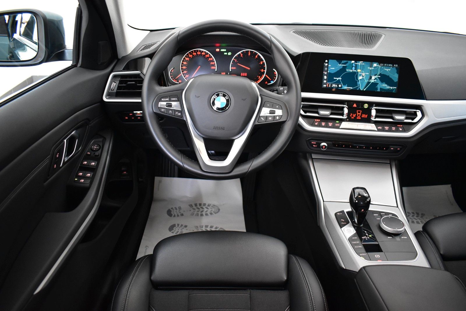 Fahrzeugabbildung BMW 330iA Touring T.Leder,Navi,LED,SH,AHK,Live Cock+