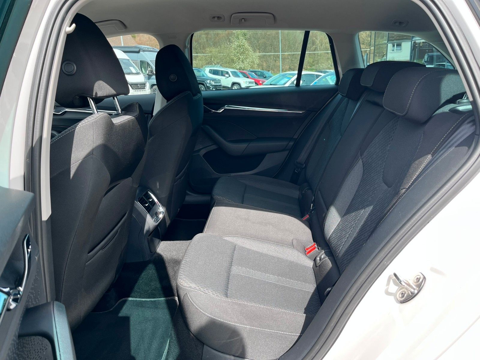 Fahrzeugabbildung SKODA Octavia Combi Style elekt. Sitze virtual  uvm.