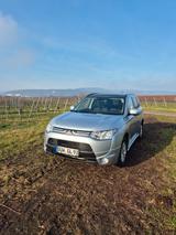 Mitsubishi Outlander 2.0 MIVEC Invite ClearTec 4WD CVT ... - gebrauchte Mitsubishi Outlander aus dem Jahr 2012