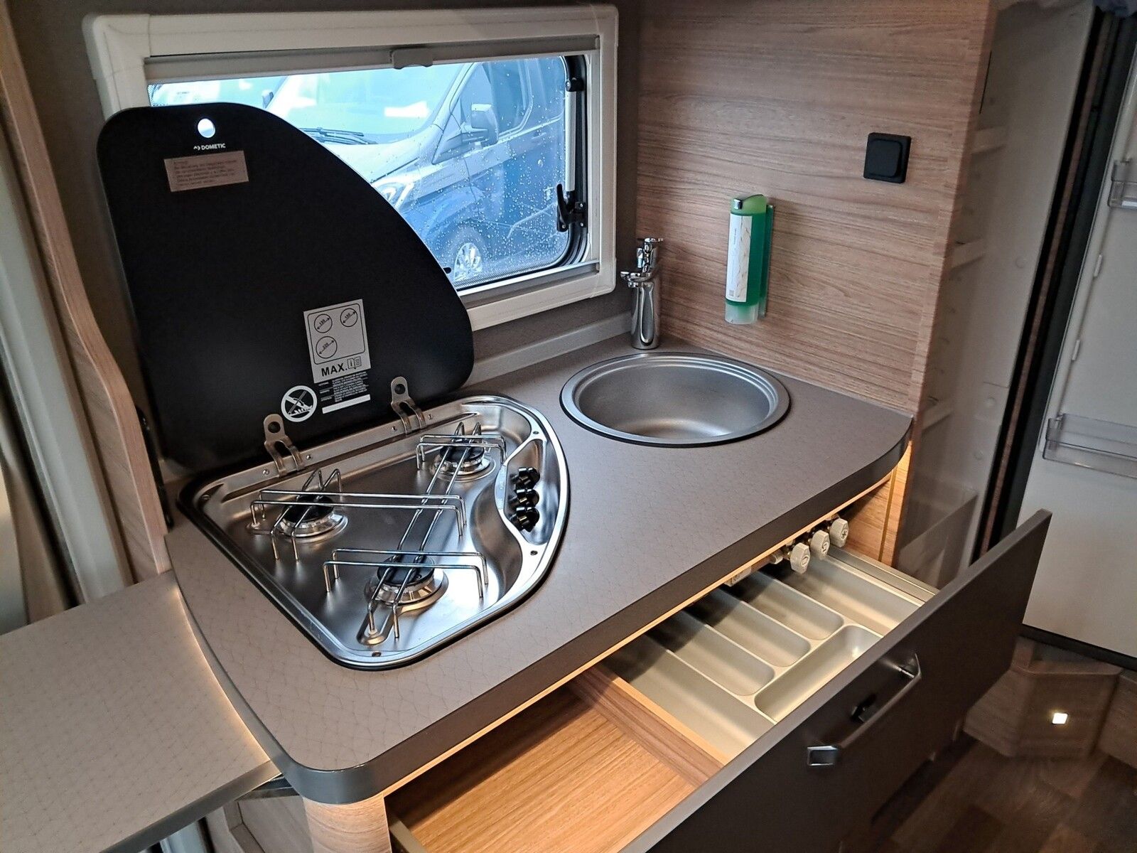 Fahrzeugabbildung Weinsberg CaraCompact Suite MB EDITION PEPPER 640 MEG AHK