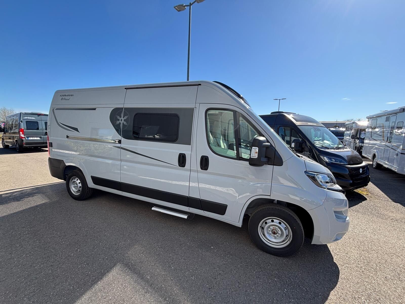 Fahrzeugabbildung Karmann Dexter DE 580 140 PS und Concept Paket