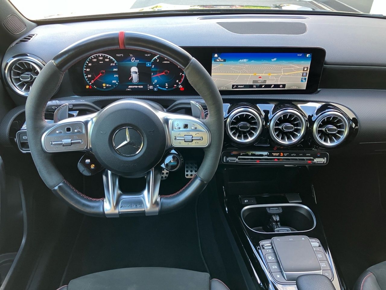 Fahrzeugabbildung Mercedes-Benz AMG A 45 4M+ NIGHT+MULTIBEAM+KEYL+AMBIENTE+KAM++
