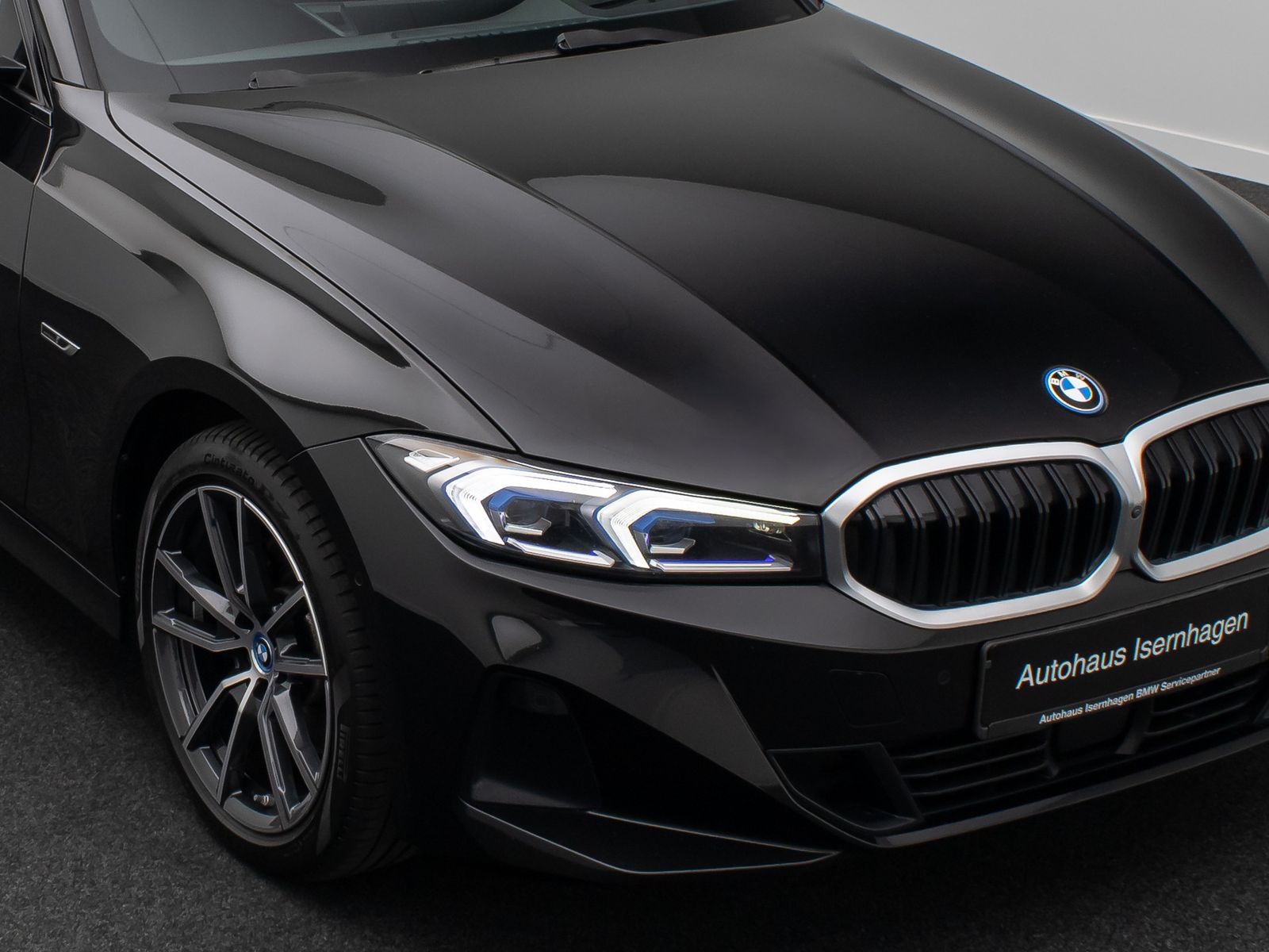Fahrzeugabbildung BMW 330e 360&deg;HUD DAB HiFi Lnkrhzg ACC Komfort Sport