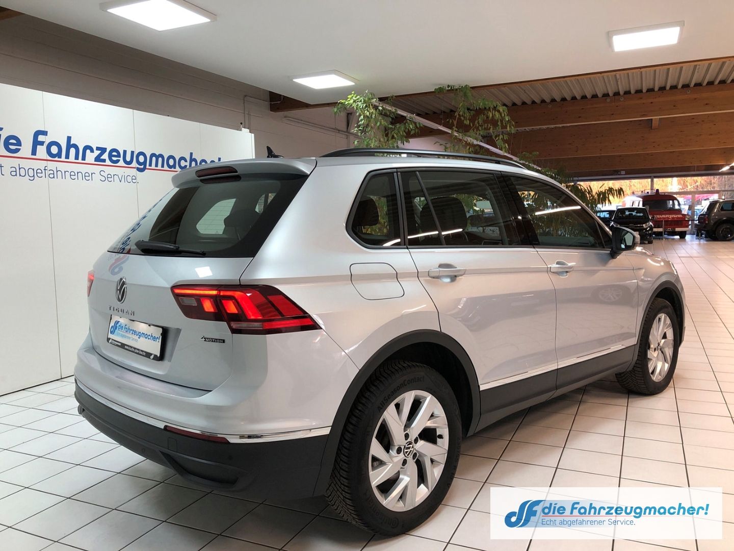 Fahrzeugabbildung Volkswagen Tiguan Life 4Motion 2.0 TDI BMT Navi LED ACC Car