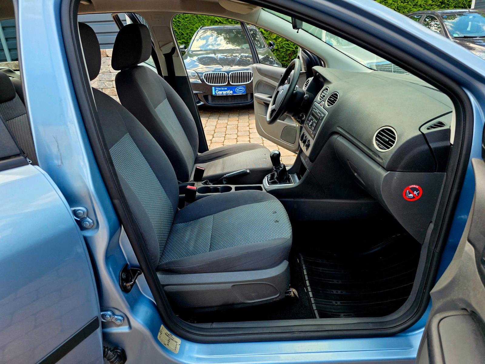 Ford Focus 2006 — photo 22