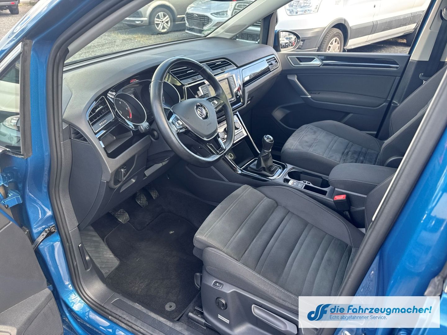 Fahrzeugabbildung Volkswagen Touran Highline 2,0TDi Pano *EXPORT