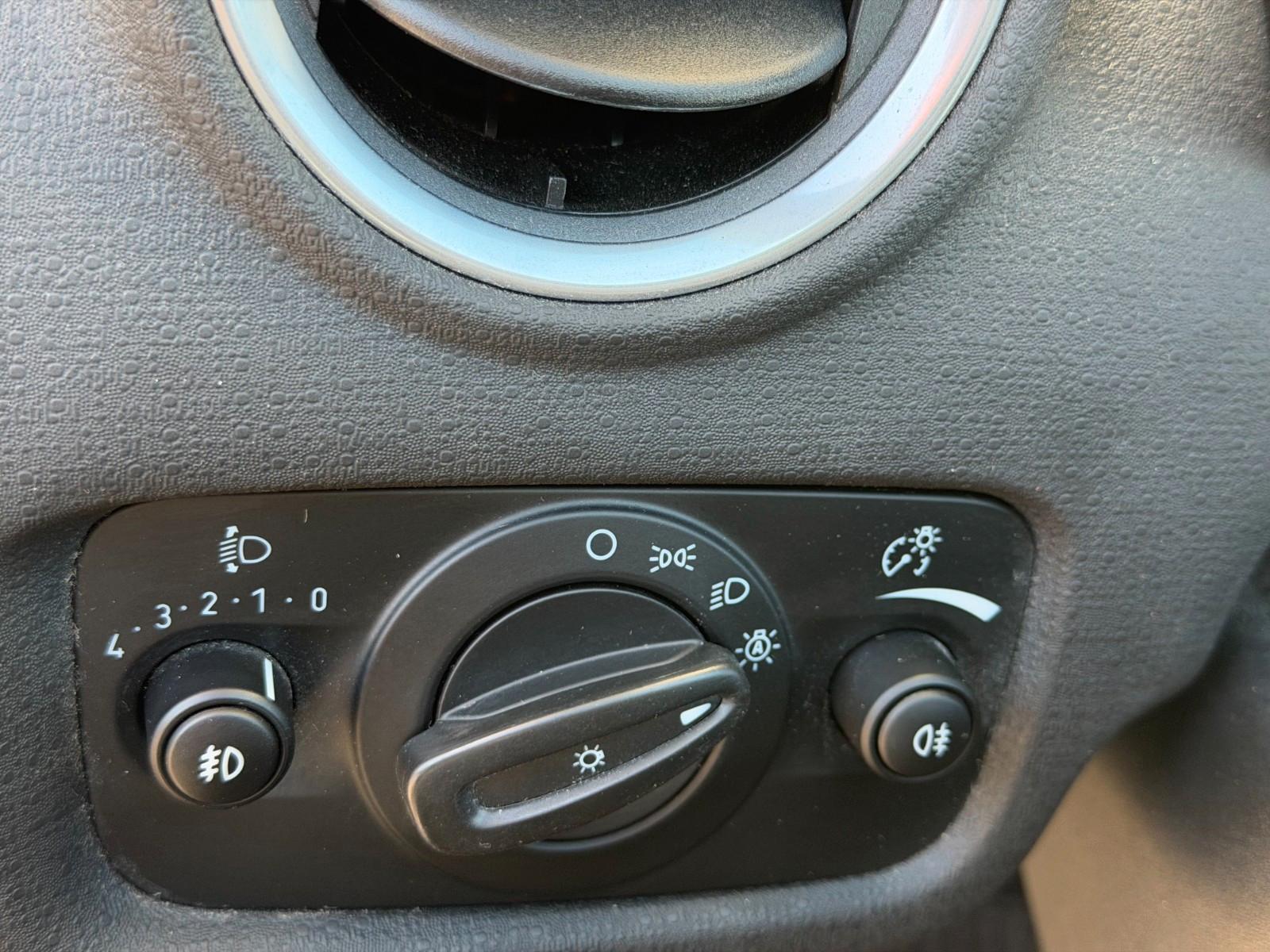 Ford Fiesta Titanium*RFK*NAVI*VOLL CHECKHEFT*SZH*MFL*