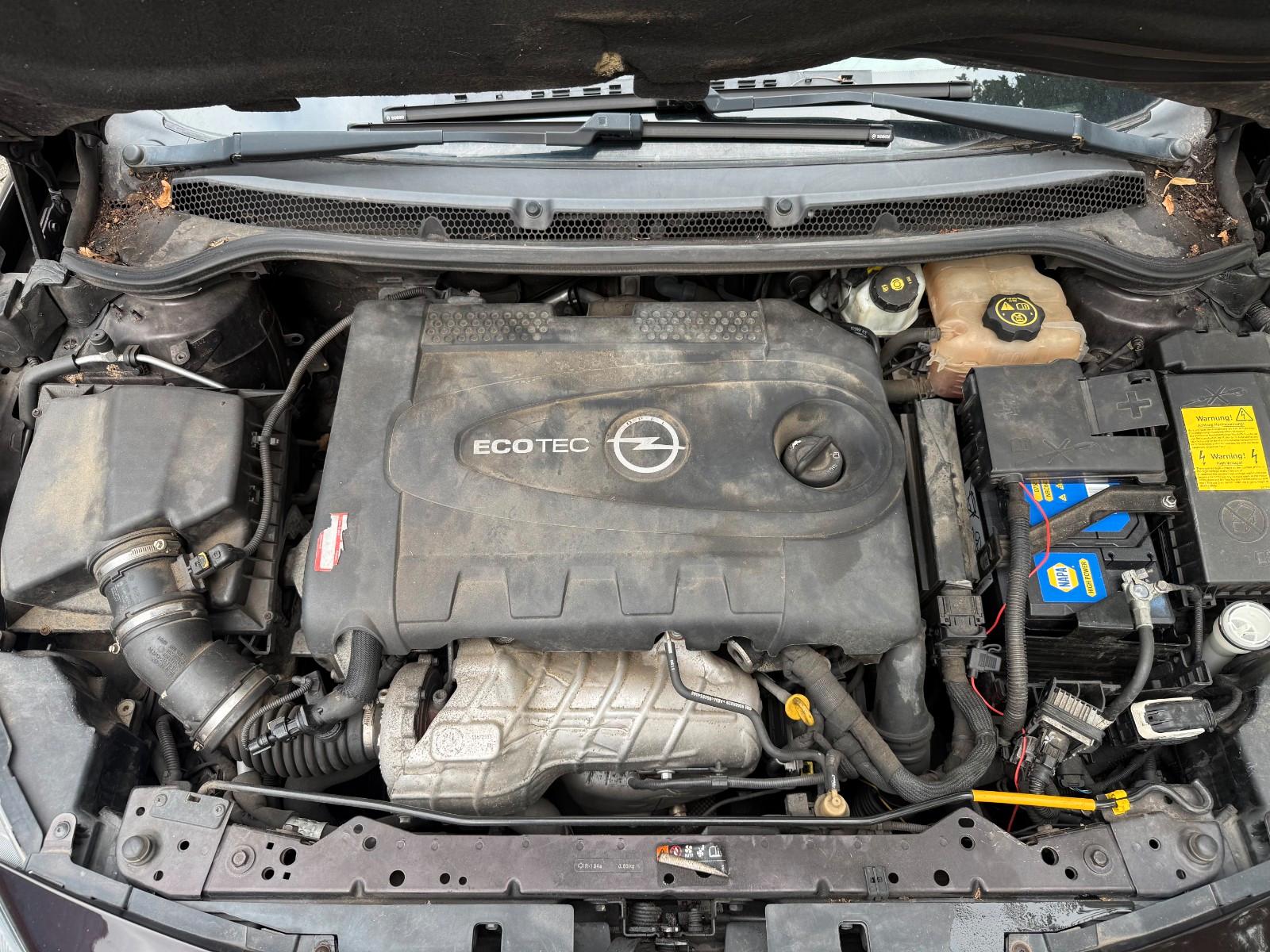 Opel Astra 2012 — photo 17