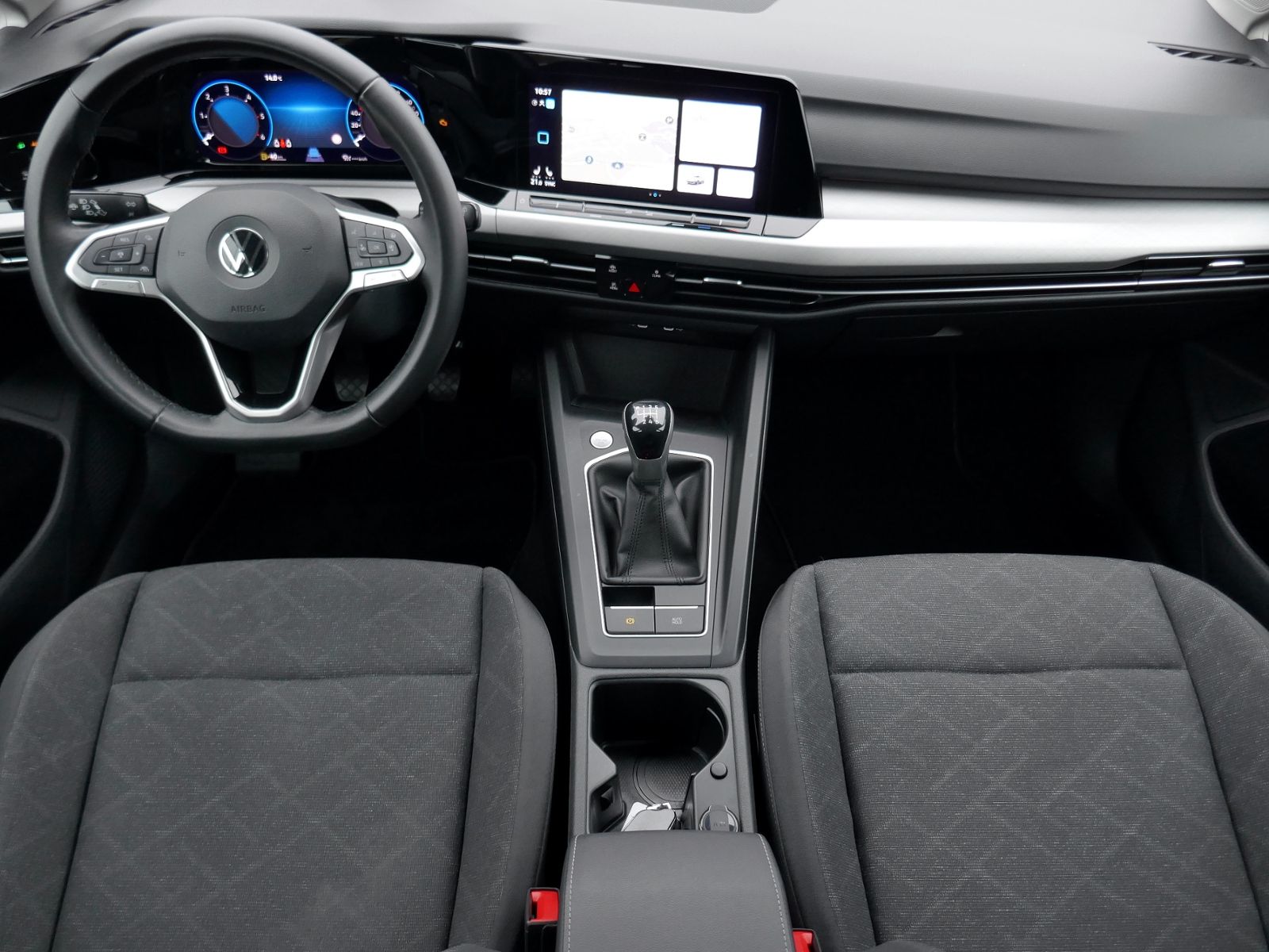 Fahrzeugabbildung Volkswagen Golf VIII Life 2.0 TDI | LED PDC ACC Navi