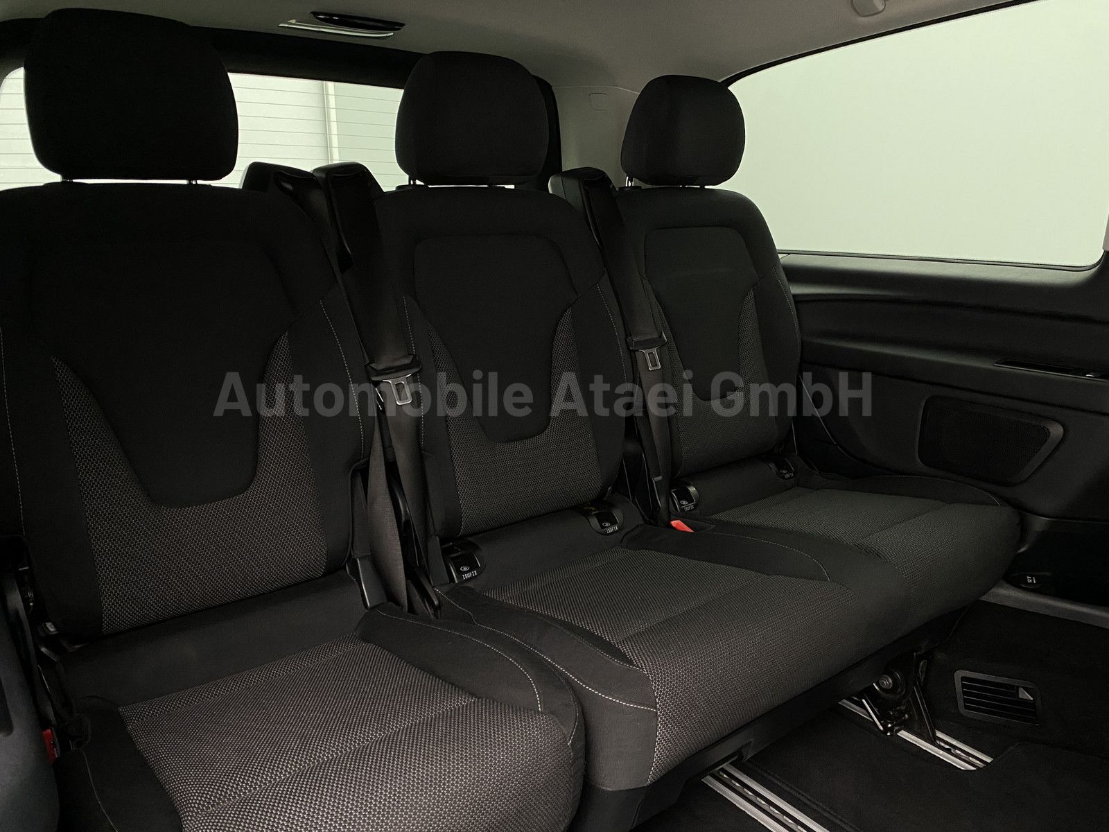 Fahrzeugabbildung Mercedes-Benz V 220 d lang Edition Sport-Paket KAMERA 4459