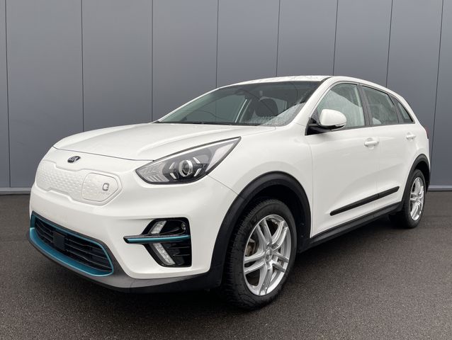 Kia Niro e-Niro 64kWh ACC CAM CARPLAY LKA HSA 17" 