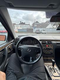صورة 9 لـ 1999 Mercedes-BENZ E 280
