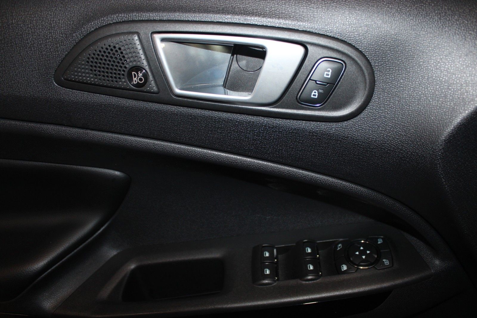 Fahrzeugabbildung Ford EcoSport Titanium LED B&O NAVI DAB Teilleder