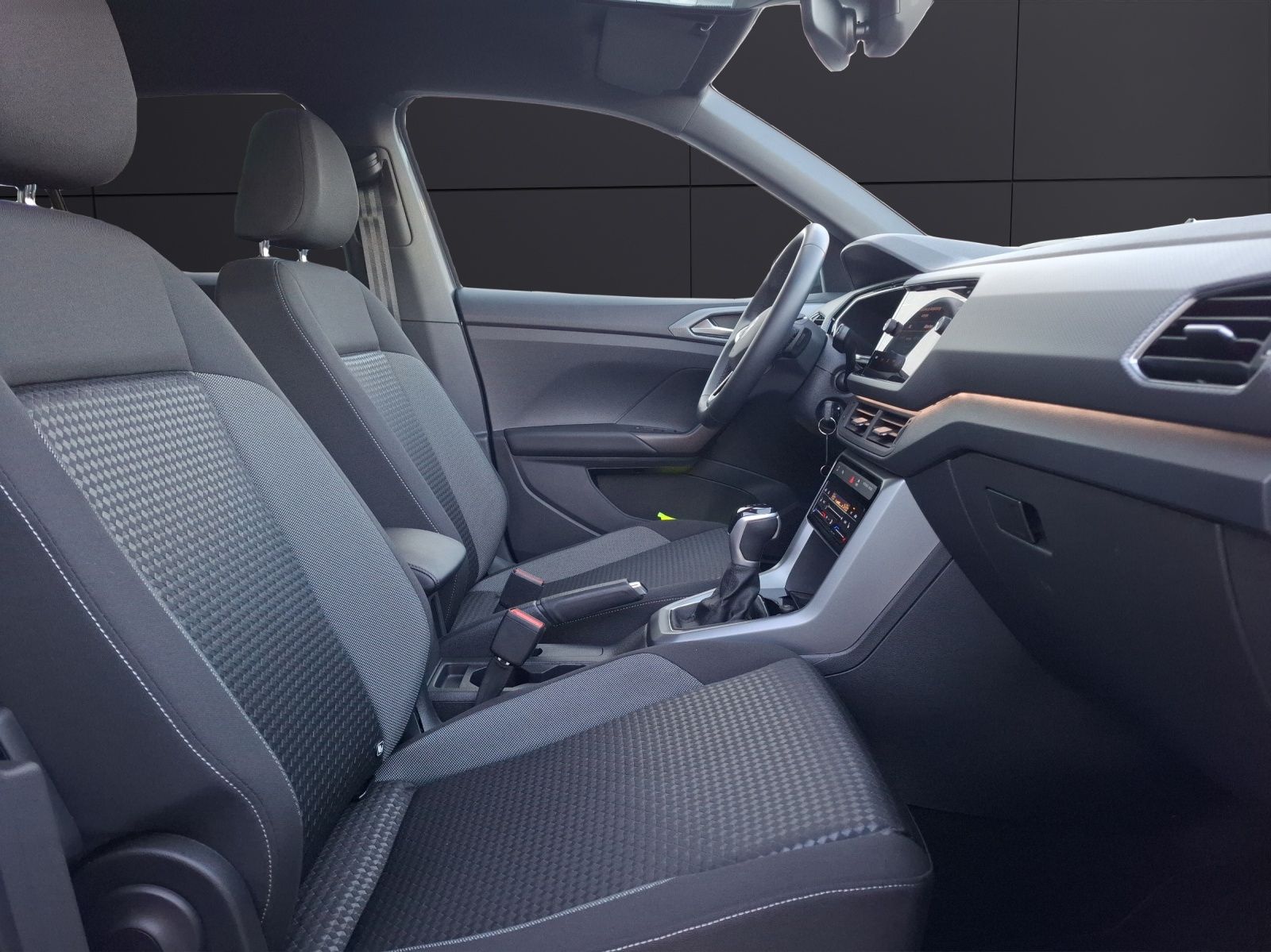 Fahrzeugabbildung Volkswagen T-Cross TSI Active DSG LED Navi AID ACC RFK SH 1