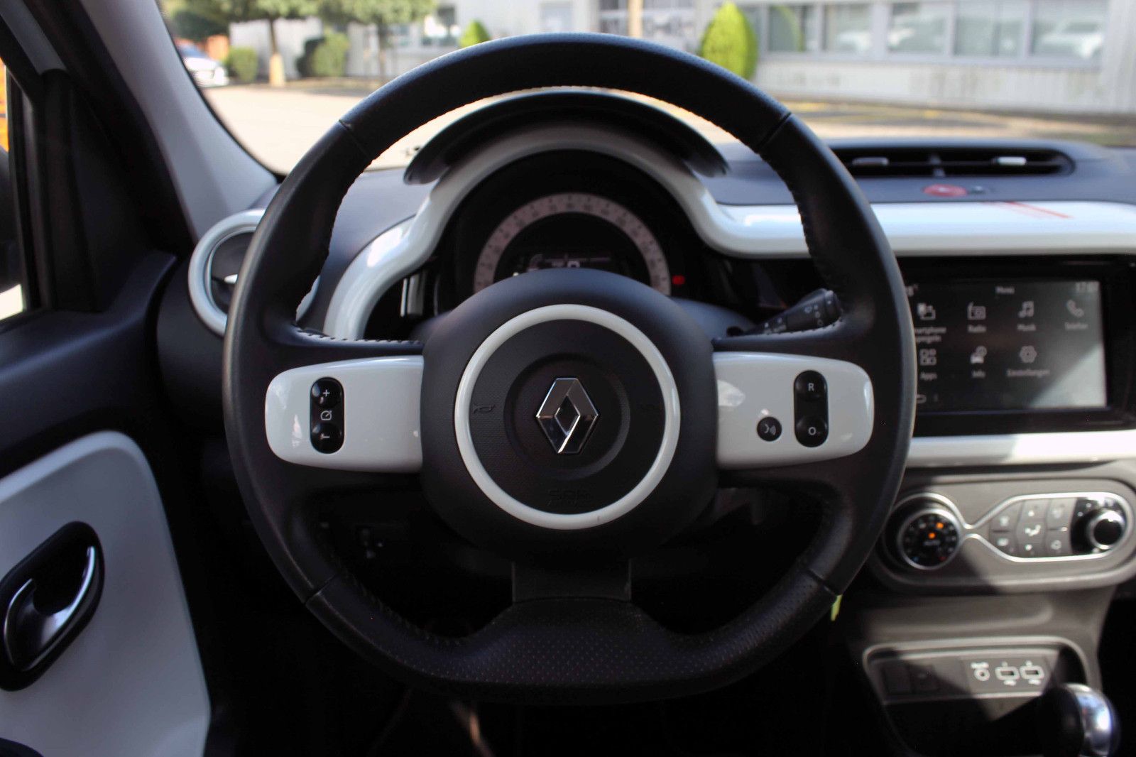 Fahrzeugabbildung Renault Twingo Vibes Electric 21kWh KAM PDC SHZ KLIMA BT