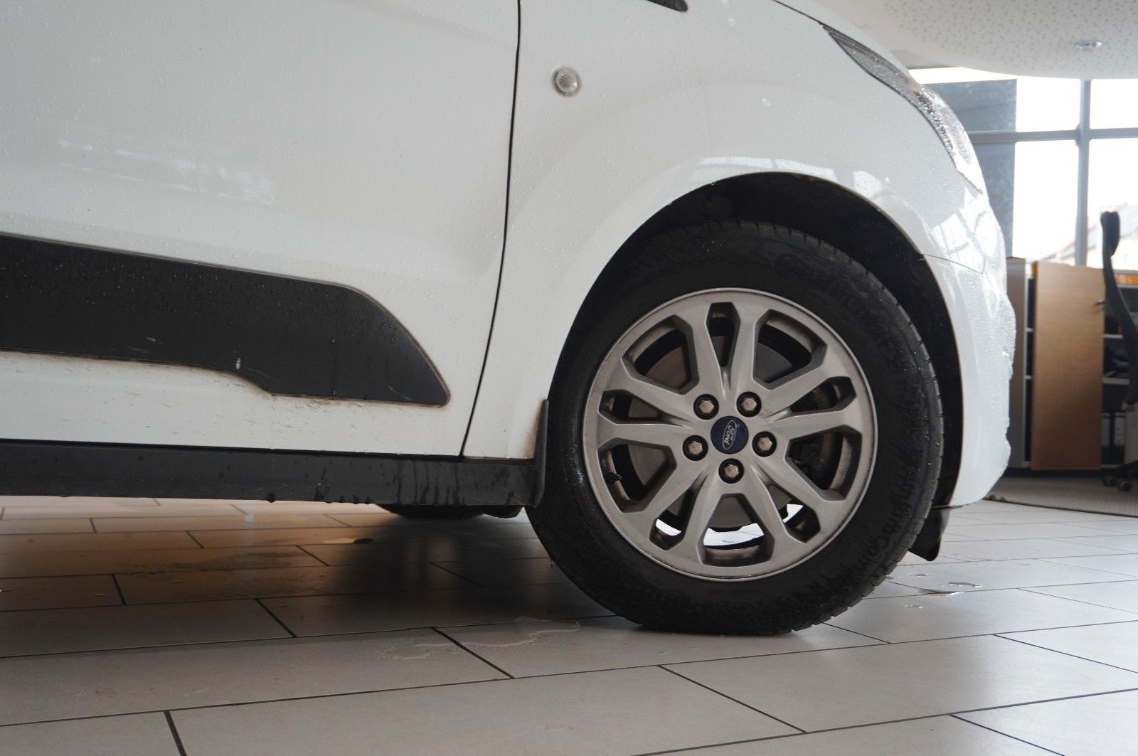 Fahrzeugabbildung Ford Tourneo Connect 1.5D TREND 5-SITZ NAVI/KAMERA