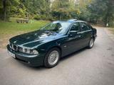 BMW E39 530i A Oxfordgrün - BMW 530 mit Benzin-Antrieb: Limousine, 530i E39