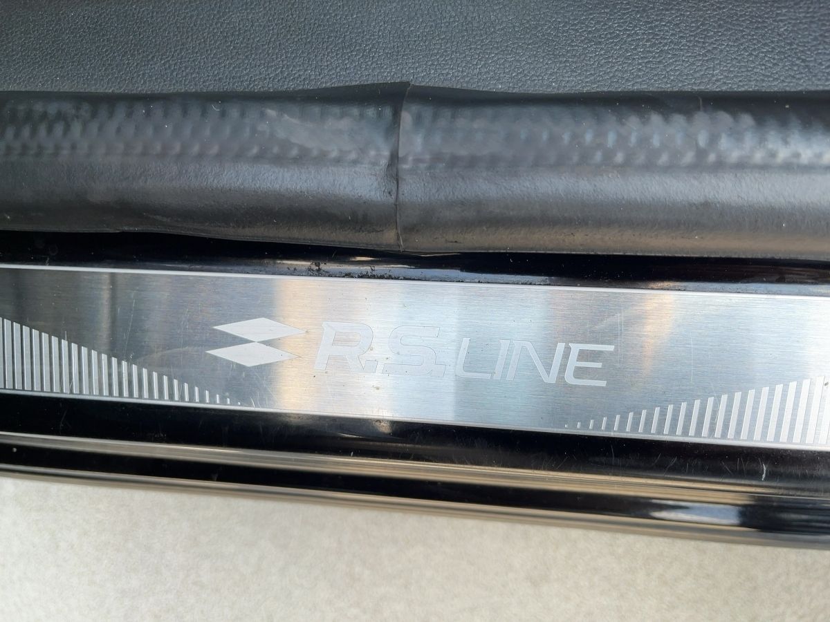 Fahrzeugabbildung Renault Arkana R.S. LINE TCe 160 EDC Autobahn/Stau Ass. - mit KI generiert/bearbeitet