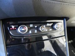 Fahrzeugabbildung Opel Grandland X 1.2 DYNAMIC 18"ALU/SHZ/PDC/KAMERA